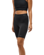 HOKA - NOVAFLY 9INCH KNIT SHORT Women - Rev Online